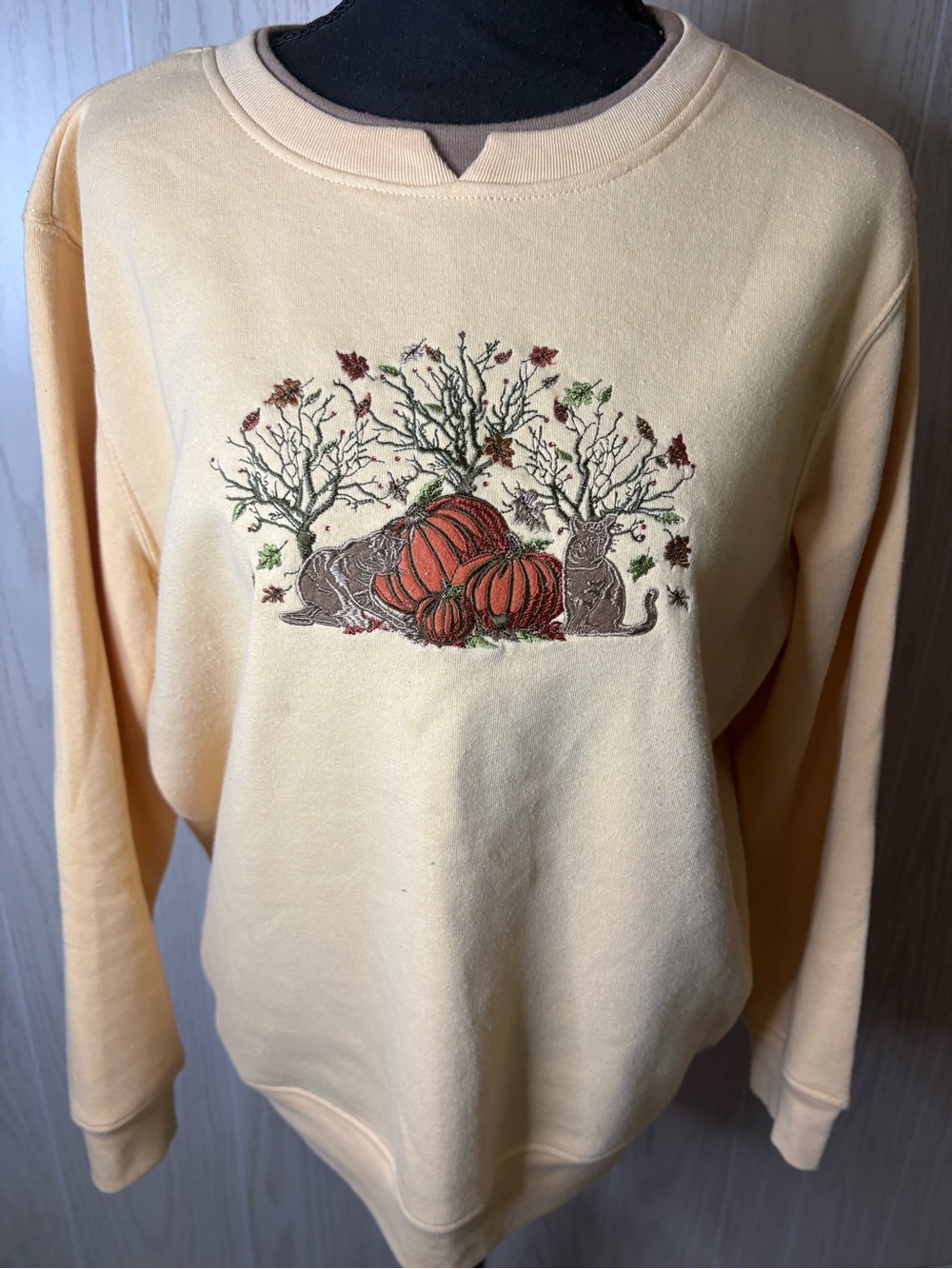 Vintage Cream Pumpkin & Cats Embroidered Crewneck Sweater Cottagecore Medium